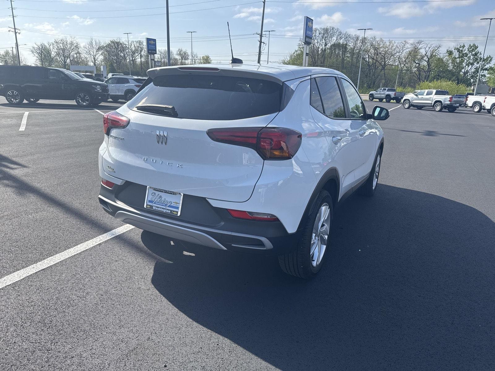Used 2024 Summit White Buick Preferred image 3