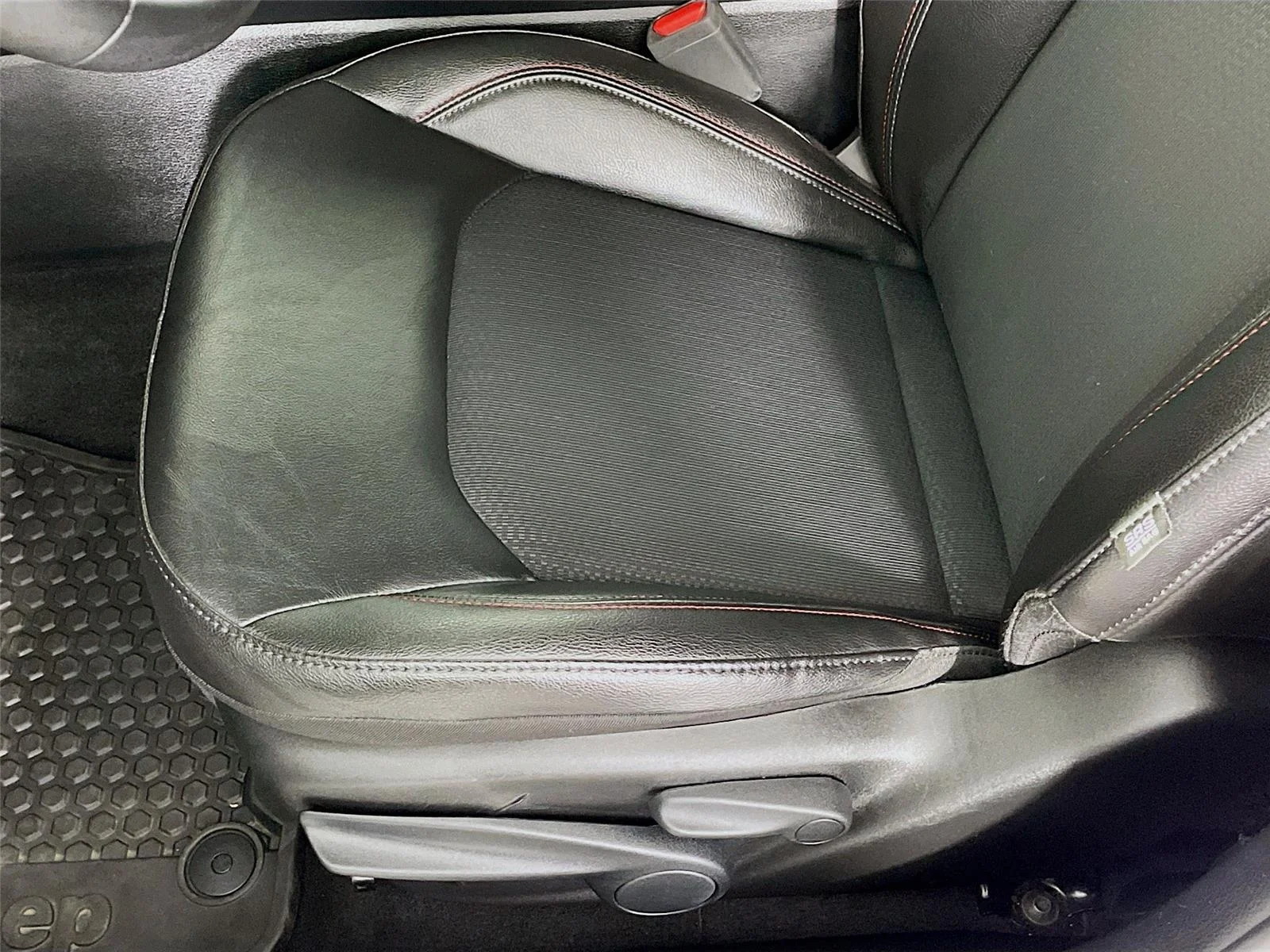 Used 2025 Bright White Clearcoat Jeep Trailhawk image 21