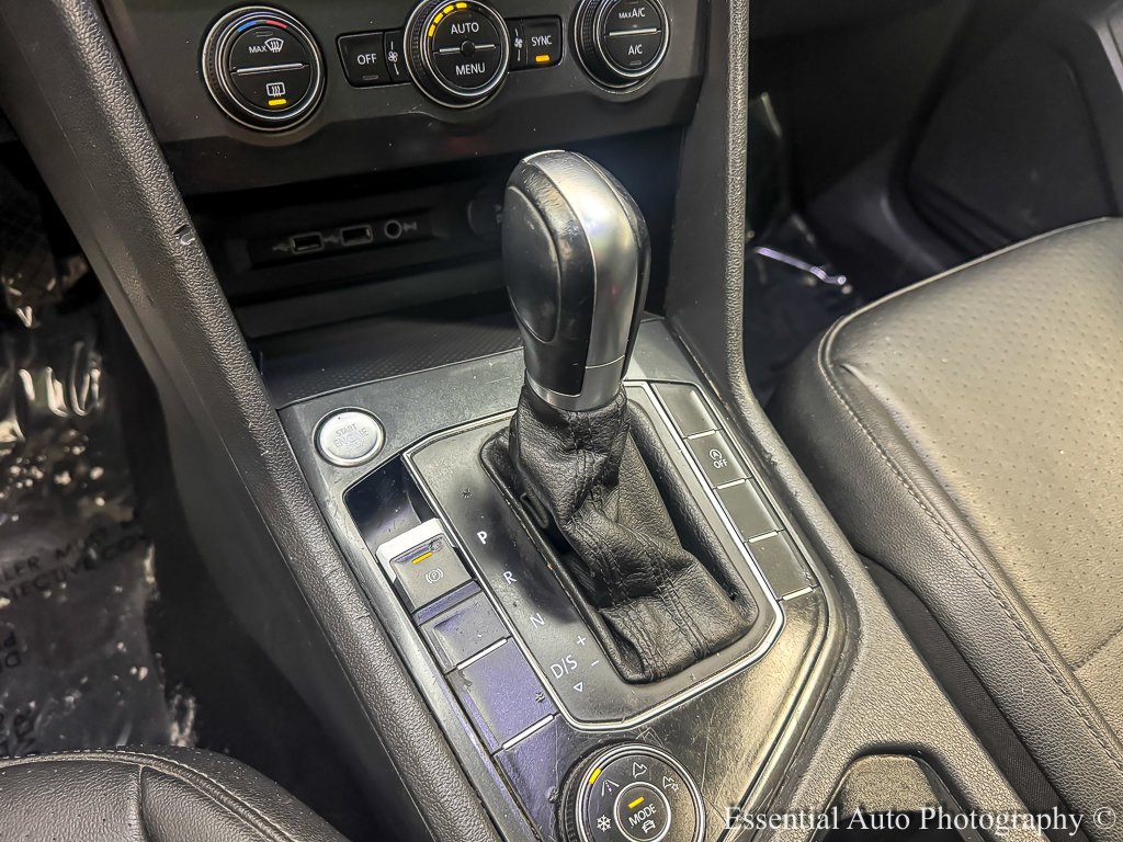 Certified Used 2019 Blue Metallic Volkswagen 2.0T SE image 19