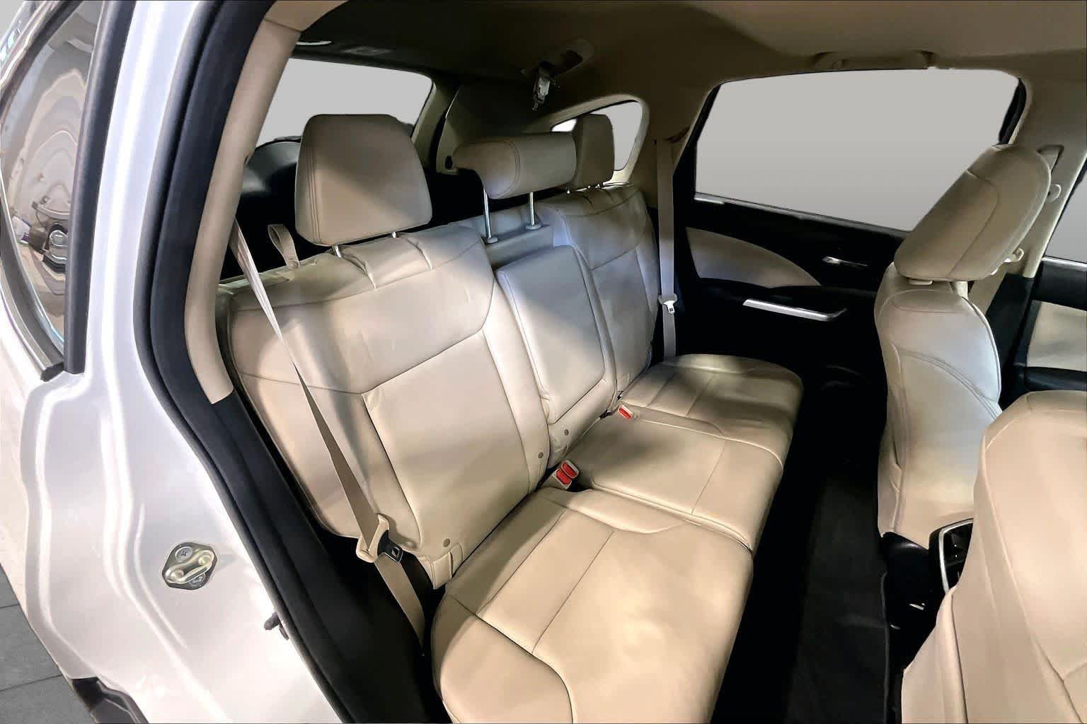 Used 2016 Alabaster Silver Metallic Honda Touring image 19