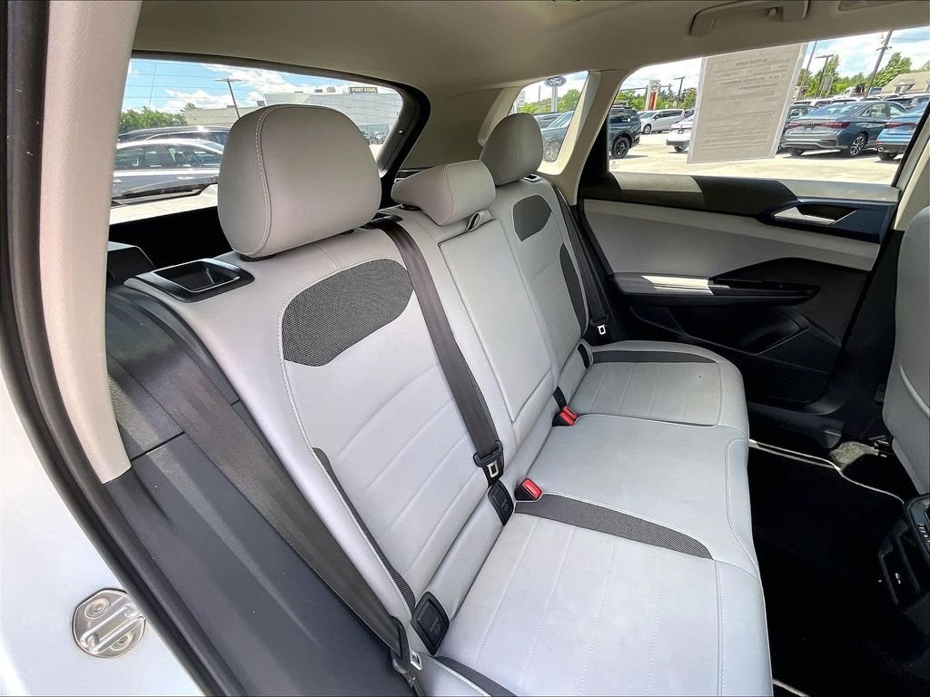 Used 2024 Pure White Volkswagen 1.5T SE image 15