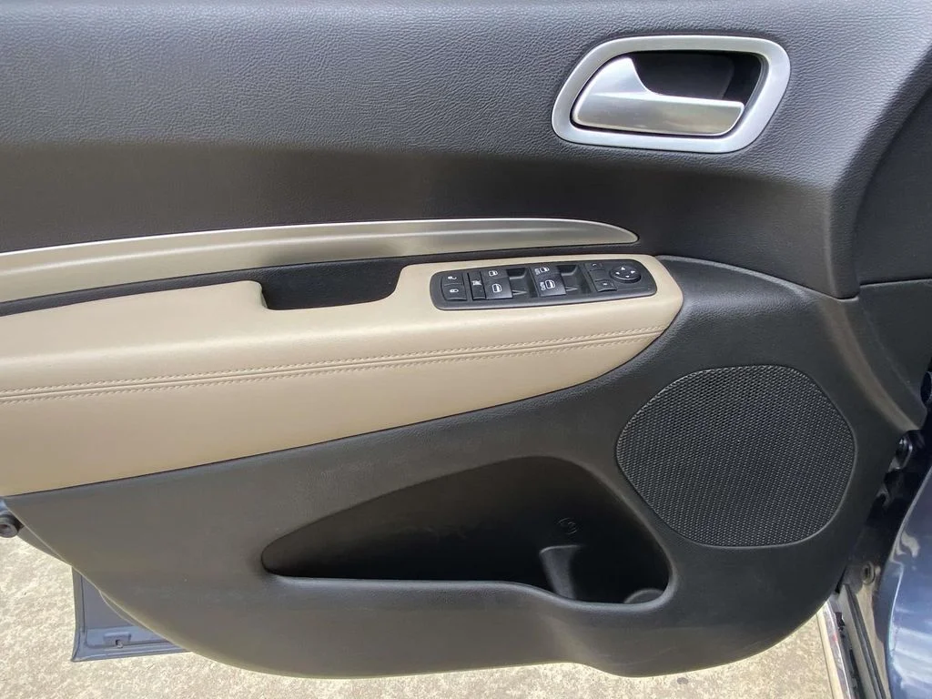 Used 2020 Blue Dodge SXT Plus image 19