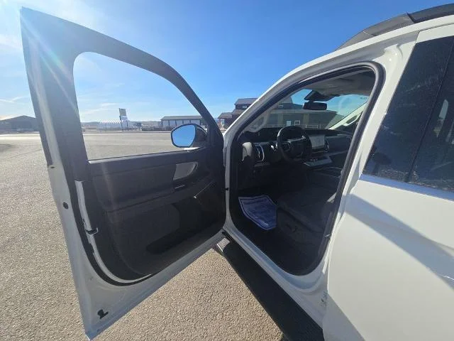 New 2026 Star White Metallic Tri-Coat Ford MAX Active image 60