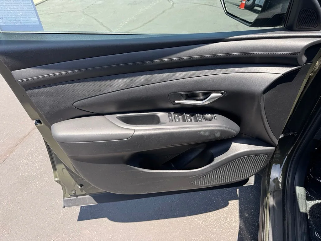 Used 2025 Green Hyundai SEL image 15