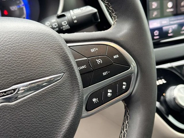 Used 2023 Black Chrysler Touring L image 31