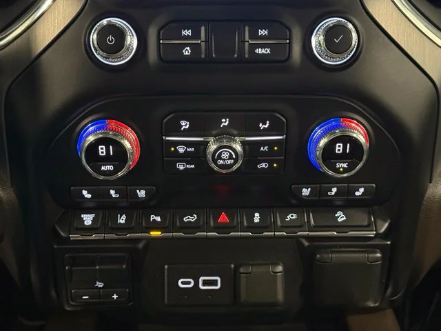 Used 2021 White GMC Denali image 27