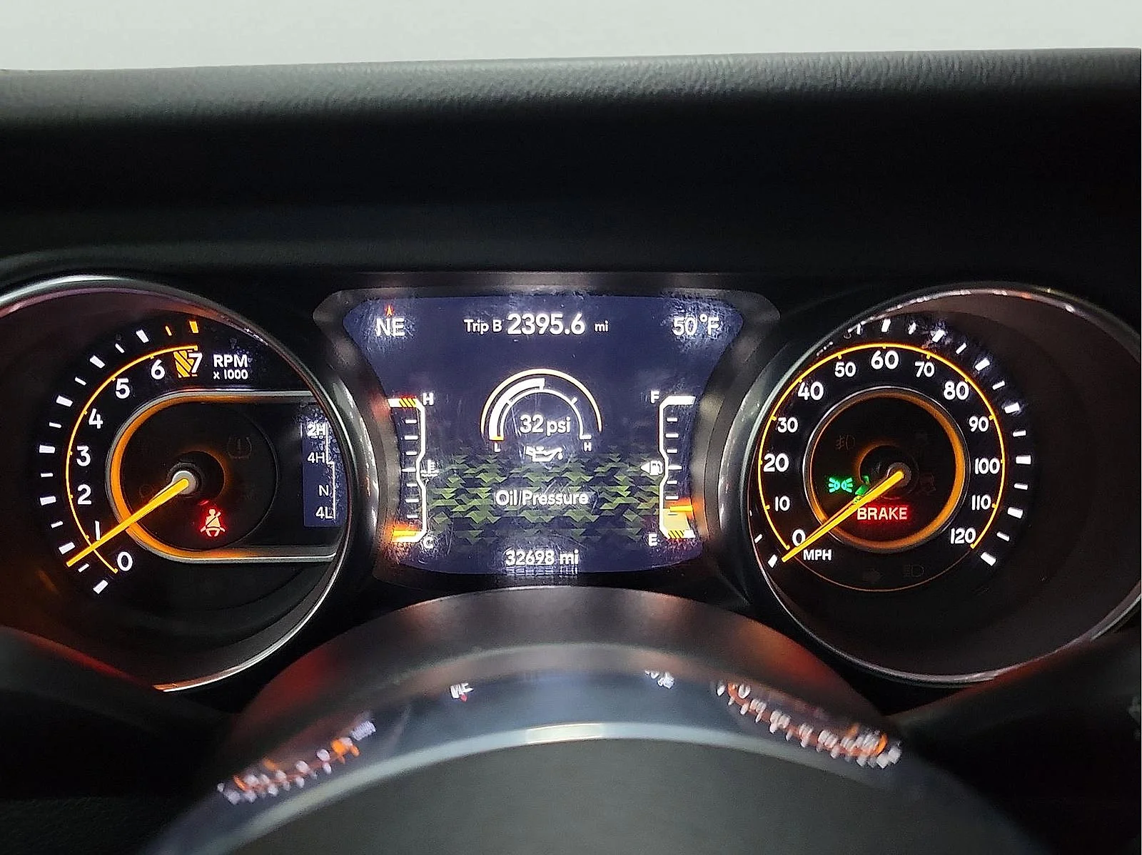 Used 2018 Billet Silver Metallic Clearcoat Jeep Sahara image 15