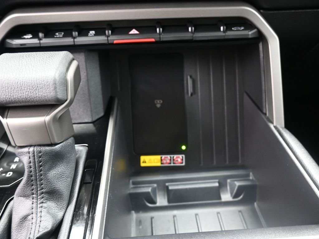 Used 2025  Toyota Limited image 3