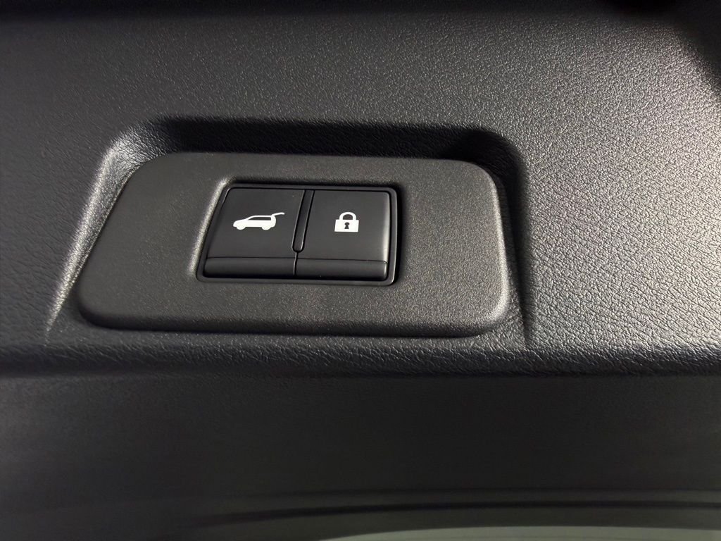 Used 2026 White Nissan Platinum image 29