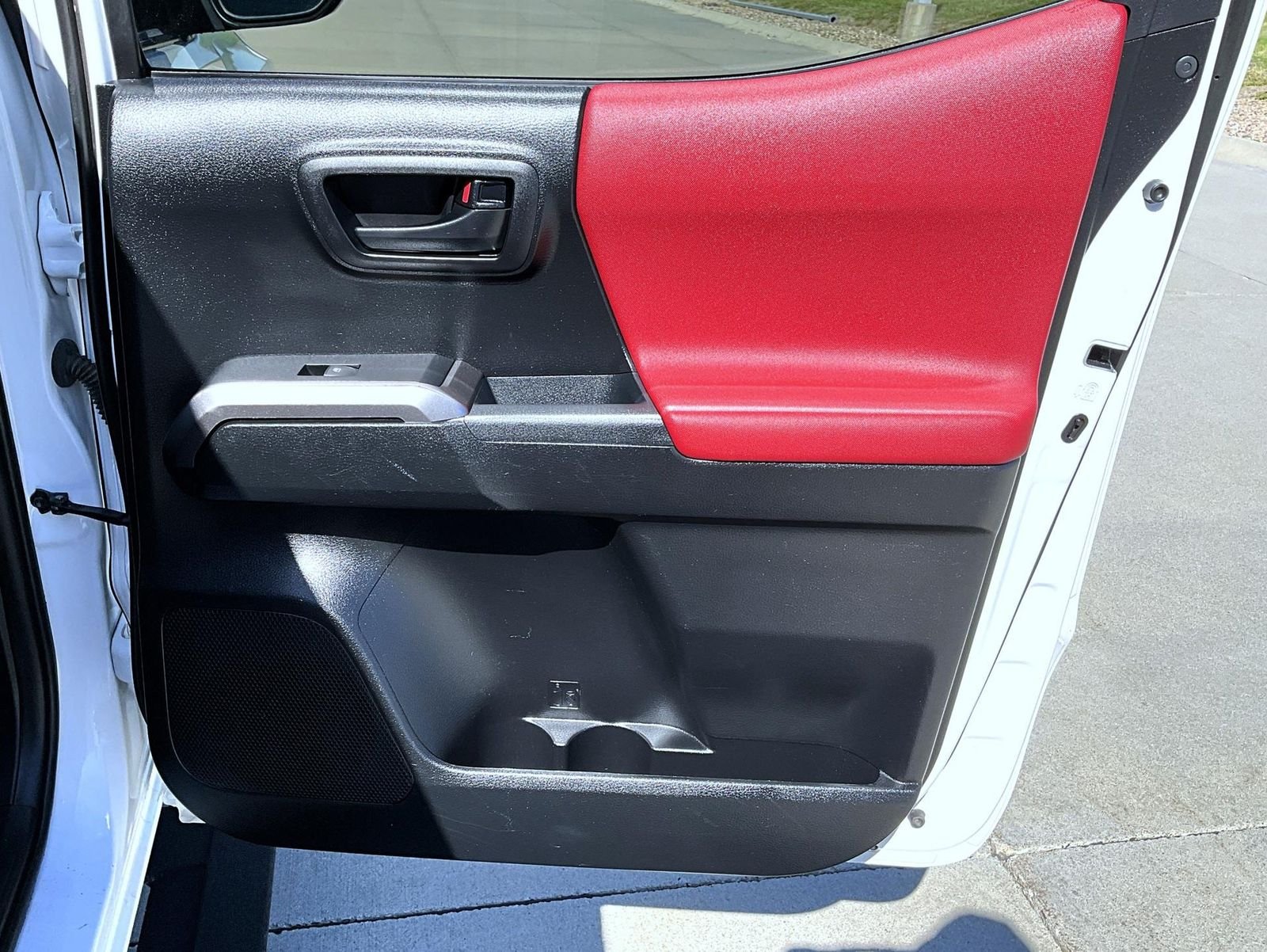 Used 2022 White Toyota SR5 image 18