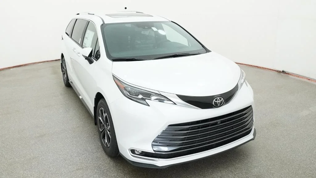 New 2026 Wind Chill Pearl Toyota Platinum image 8