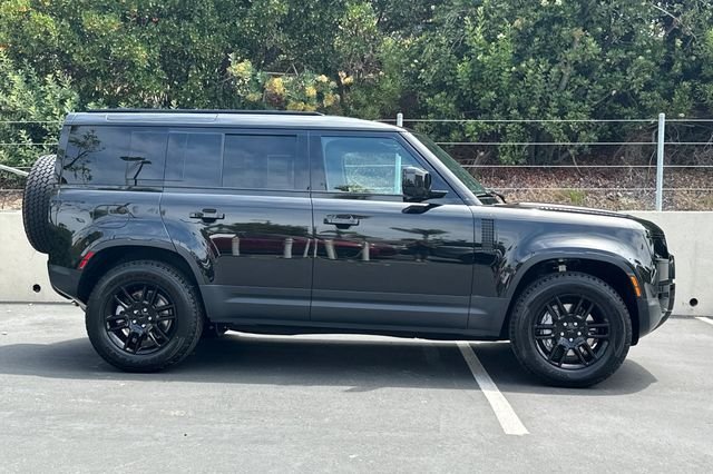 New 2026 Santorini Black Land Rover S image 6