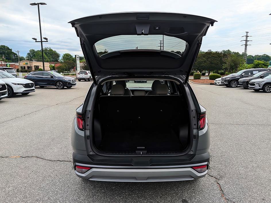 Used 2025 Hampton Gray Hyundai SEL image 15