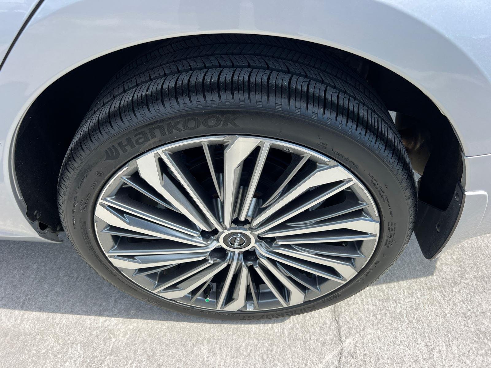 Used 2023 Brilliant Silver Metallic Nissan 2.5 SL image 19