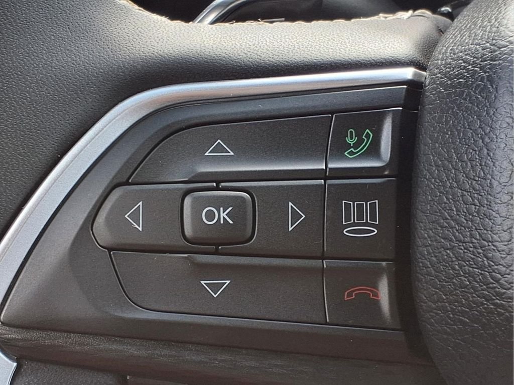 Used 2023 Gray Jeep Altitude image 17
