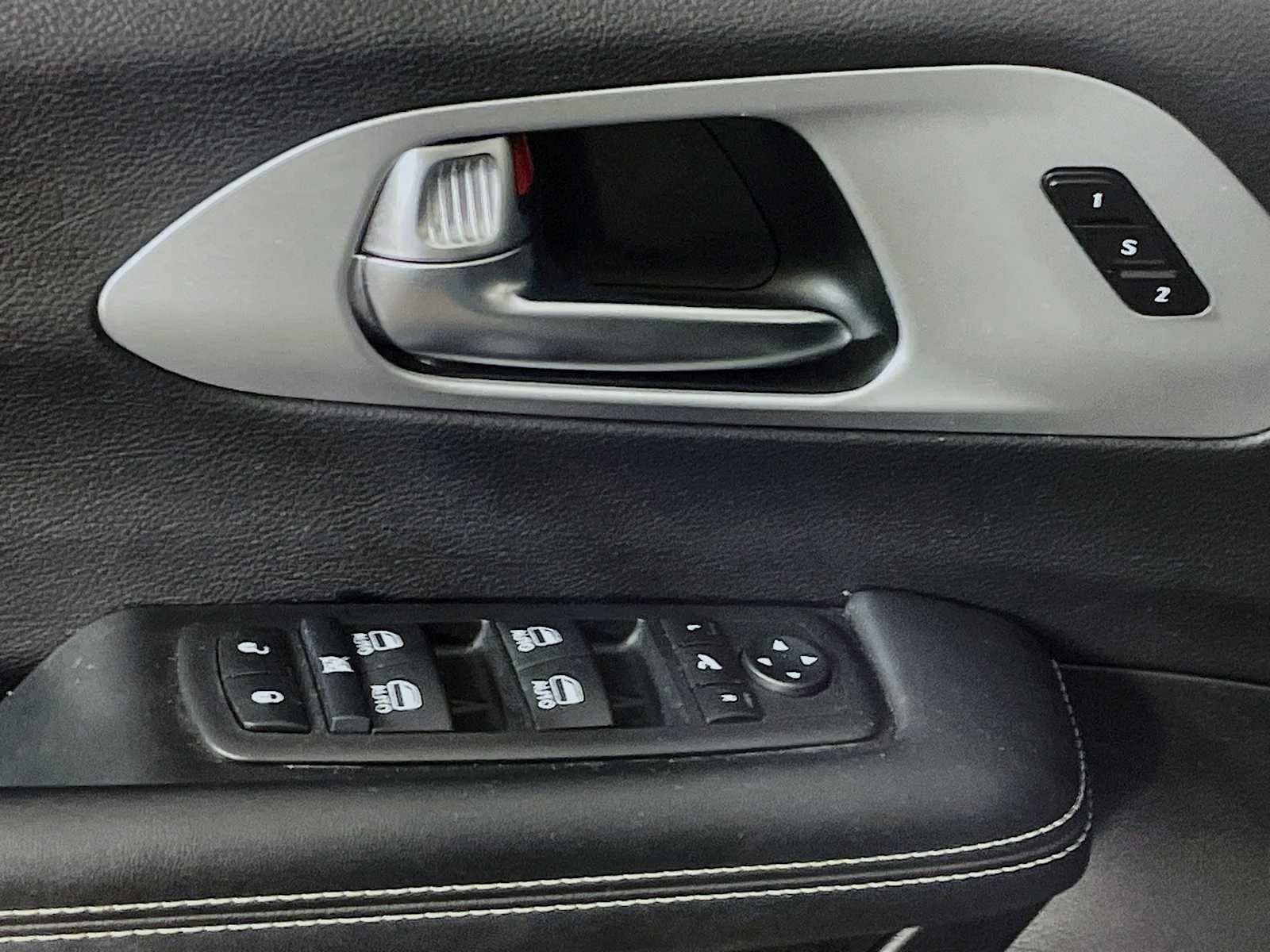 Used 2025 Diamond Black Crystal Pearlcoat Chrysler Limited image 16