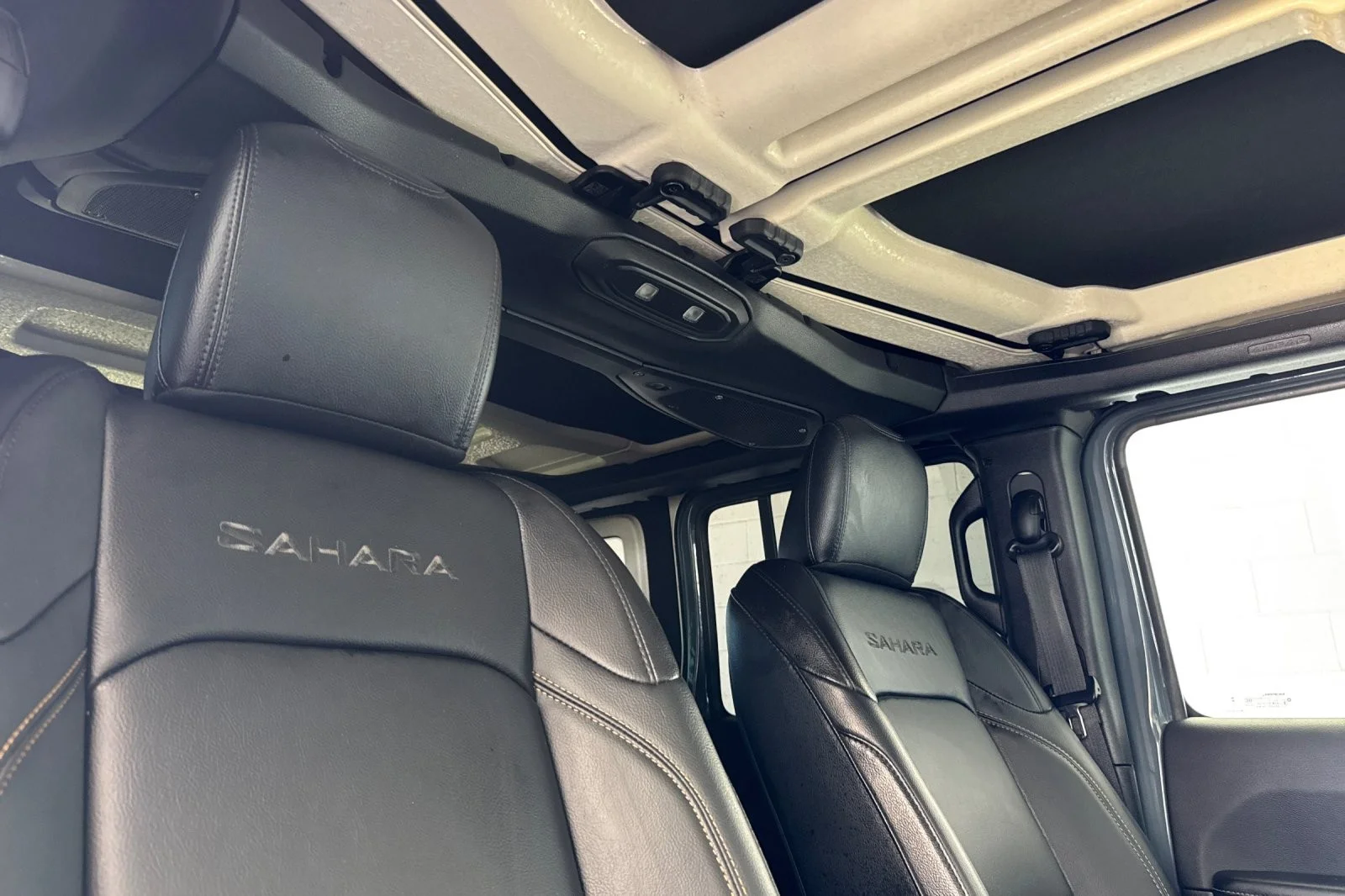 Used 2024 ANVIL CLEAR-COAT Jeep Sahara image 16