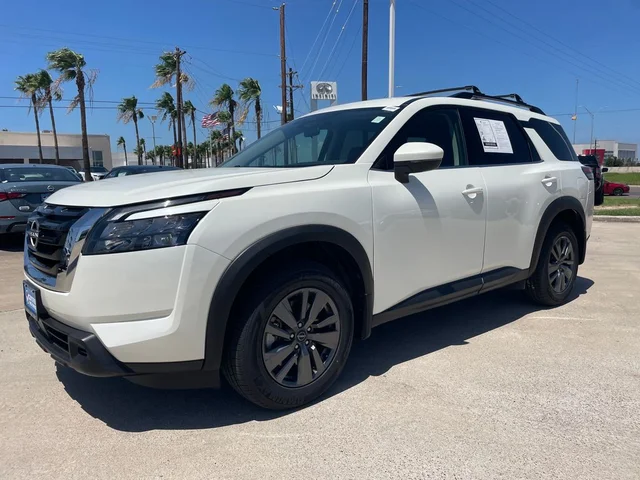2024 Nissan Pathfinder SV