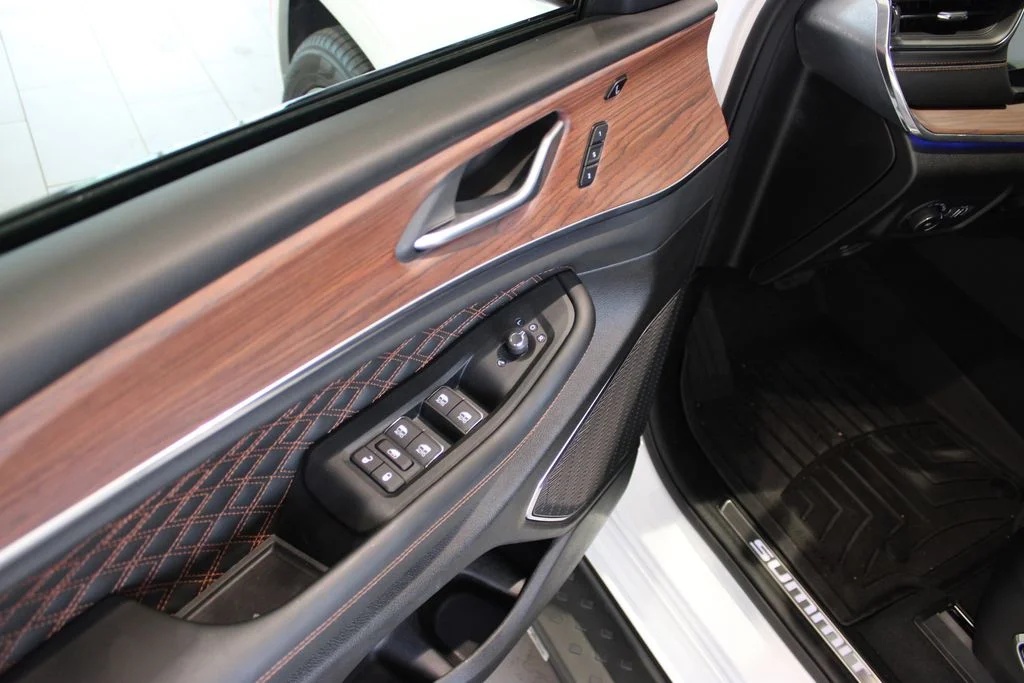 Used 2025 White Jeep Summit image 30