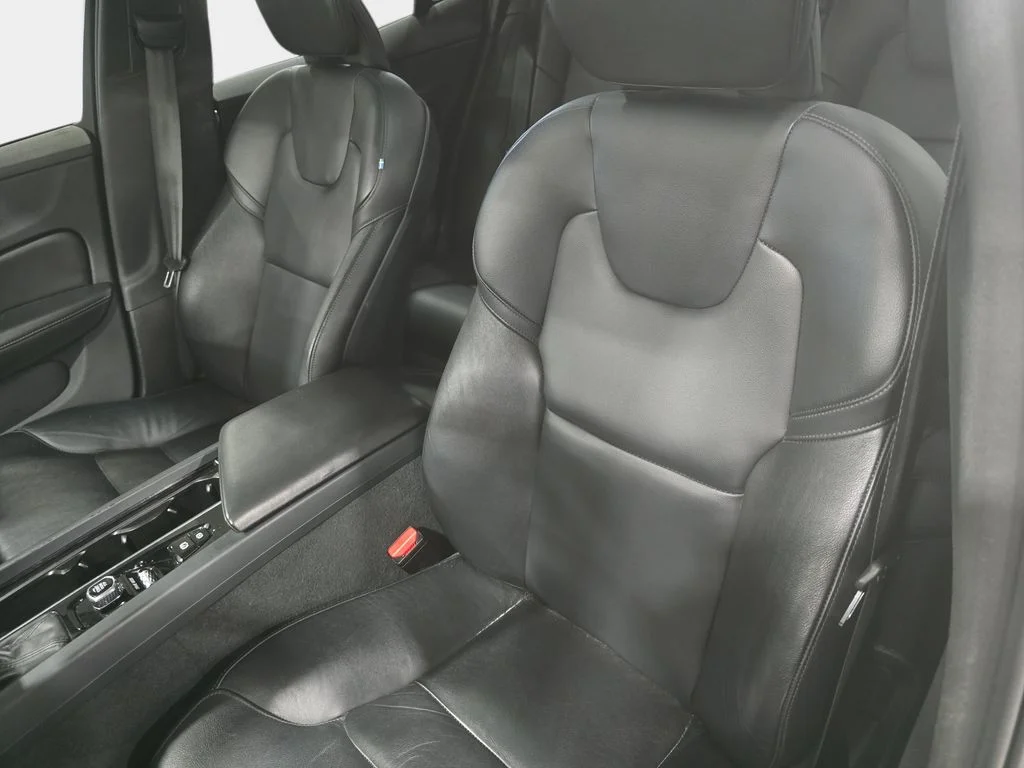 Used 2020 Pine Gray Metallic Volvo T6 Momentum image 23