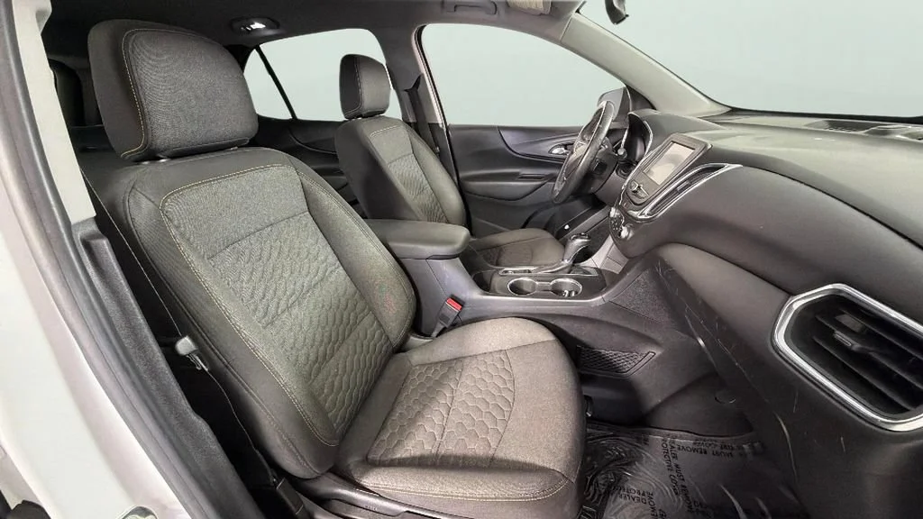 Used 2018 IRIDESCENT PEARL TRICOAT Chevrolet LT image 32