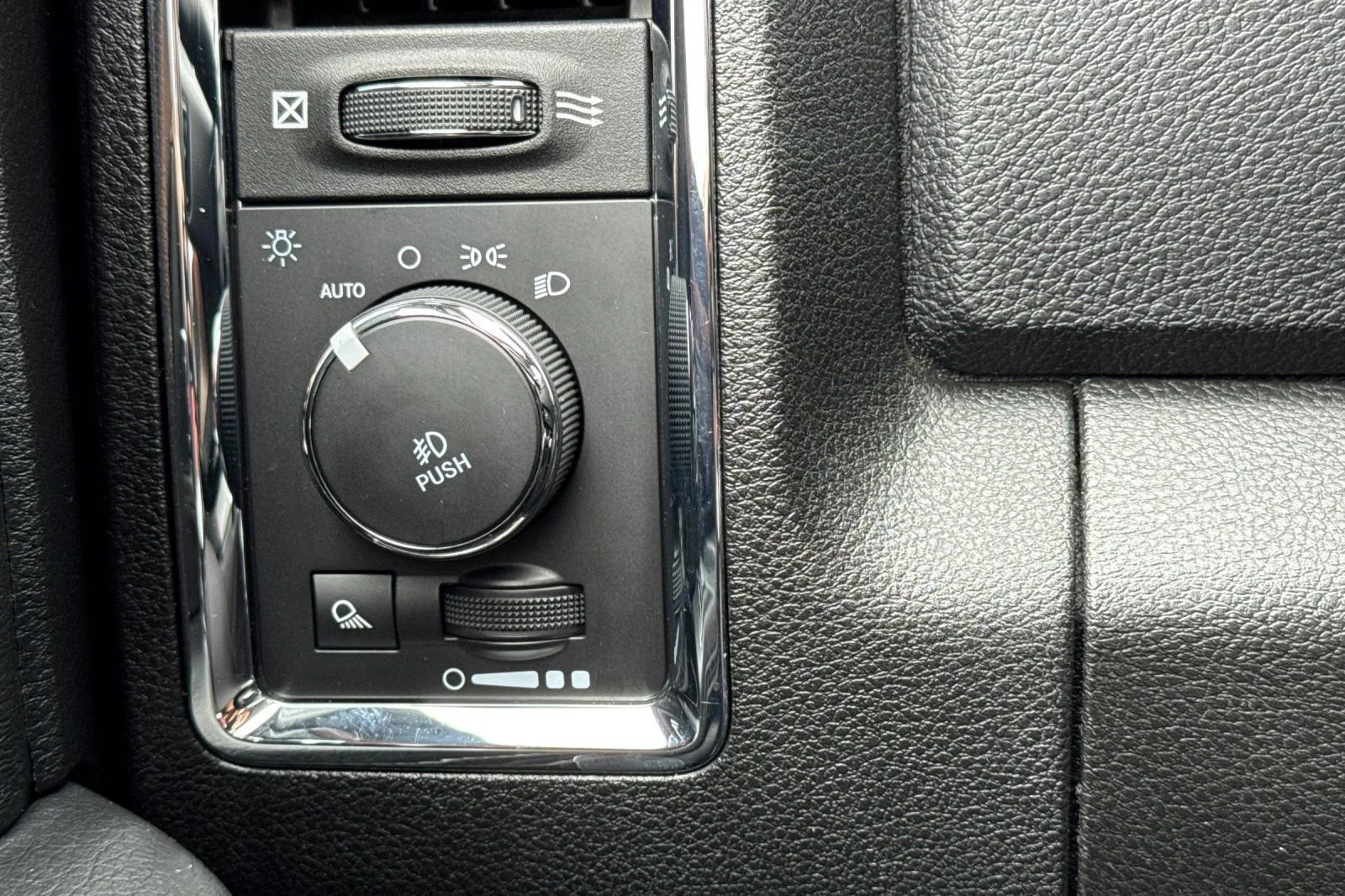 2019 RAM Ram 1500 Classic Laramie - Photo 29