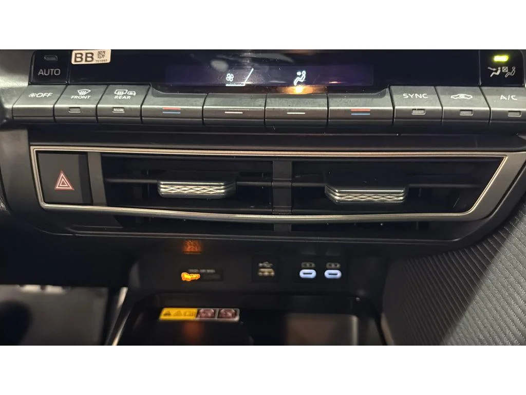 Used 2025 Ice Cap Toyota SE FWD 1 OWNER image 26