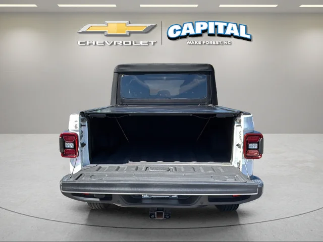 Used 2020 White Jeep Overland 4x4 image 10