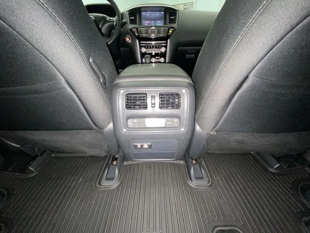 Used 2019 Silver Nissan S image 28
