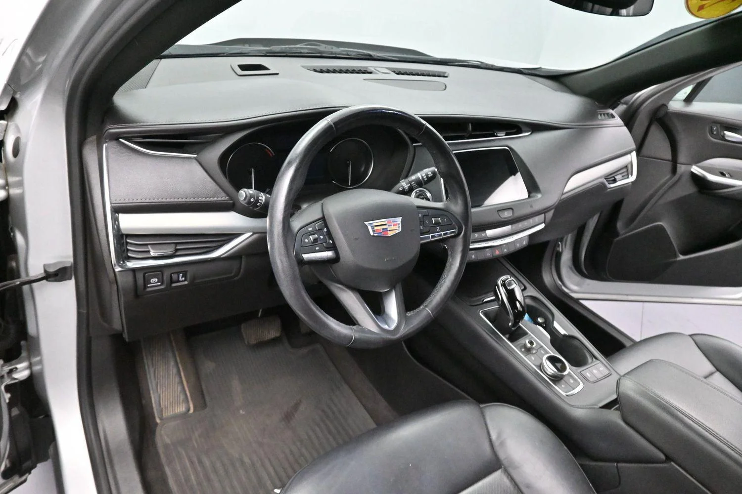 Used 2020 Radiant Silver Metallic Cadillac FWD Premium Luxury image 17