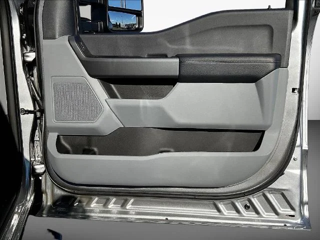 New 2027 Iconic Silver Metallic Ford F-250® XLT image 68