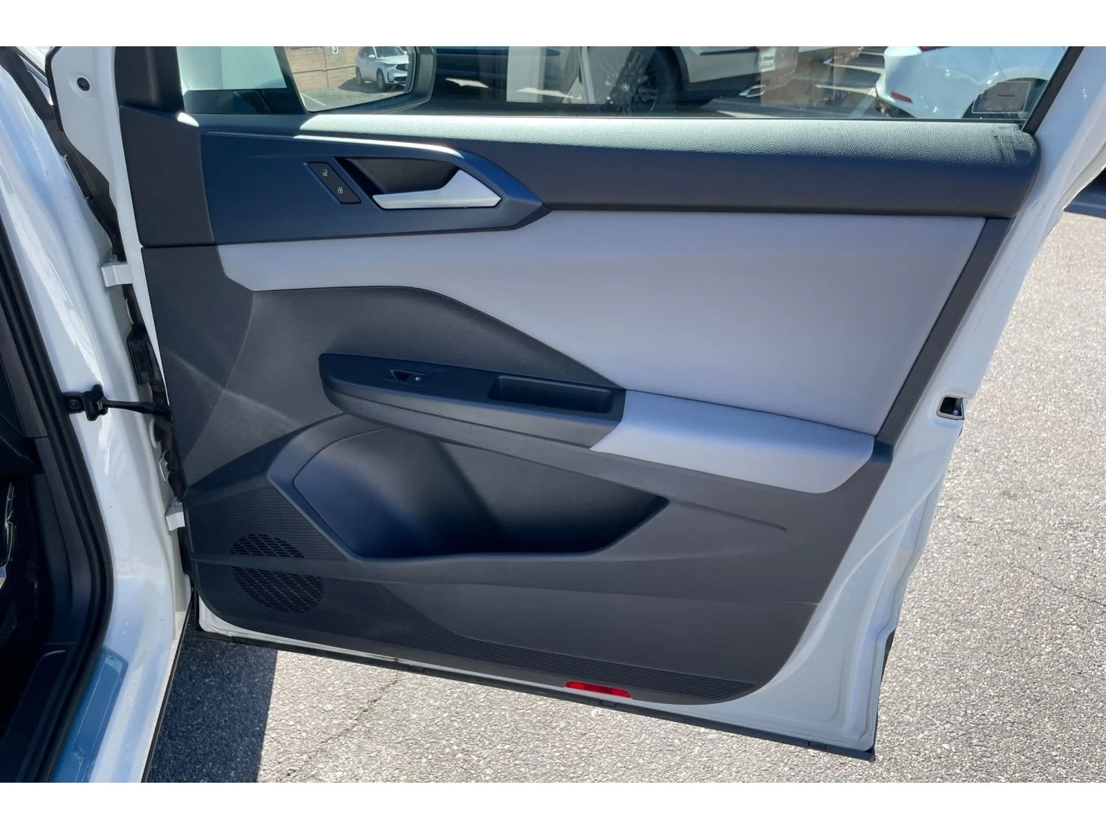 Used 2023 Pure White Volkswagen SE image 19