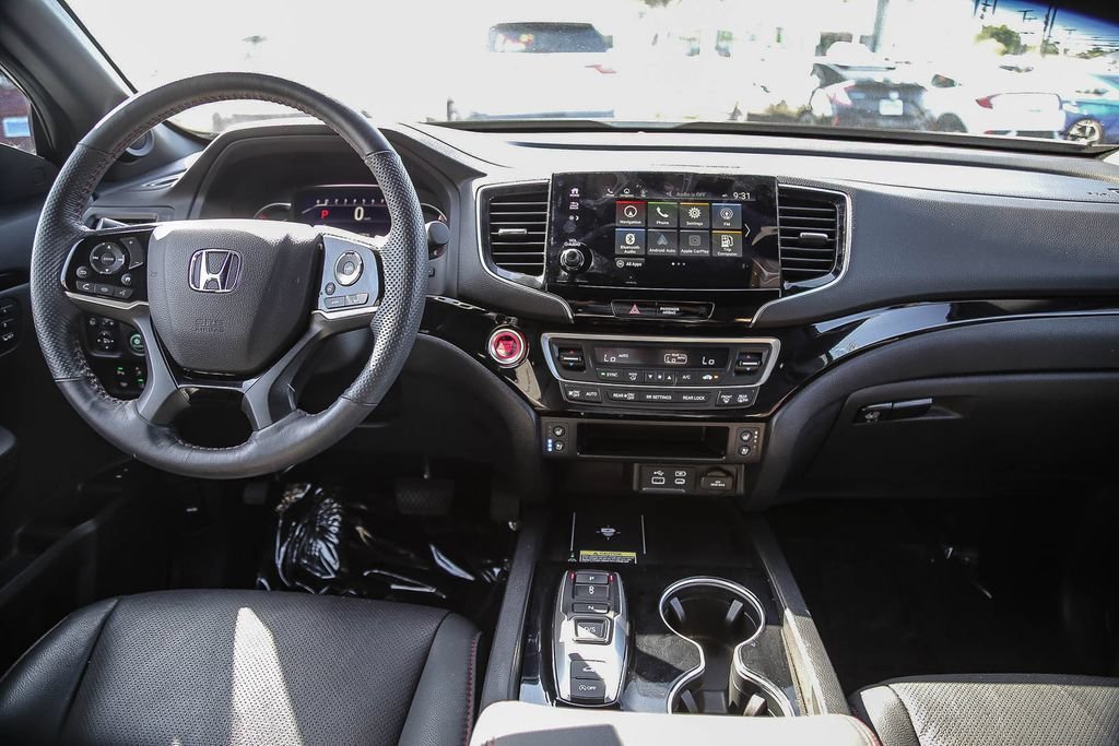 Certified Used 2025 Platinum White Pearl Honda AWD BLACK EDITION image 41