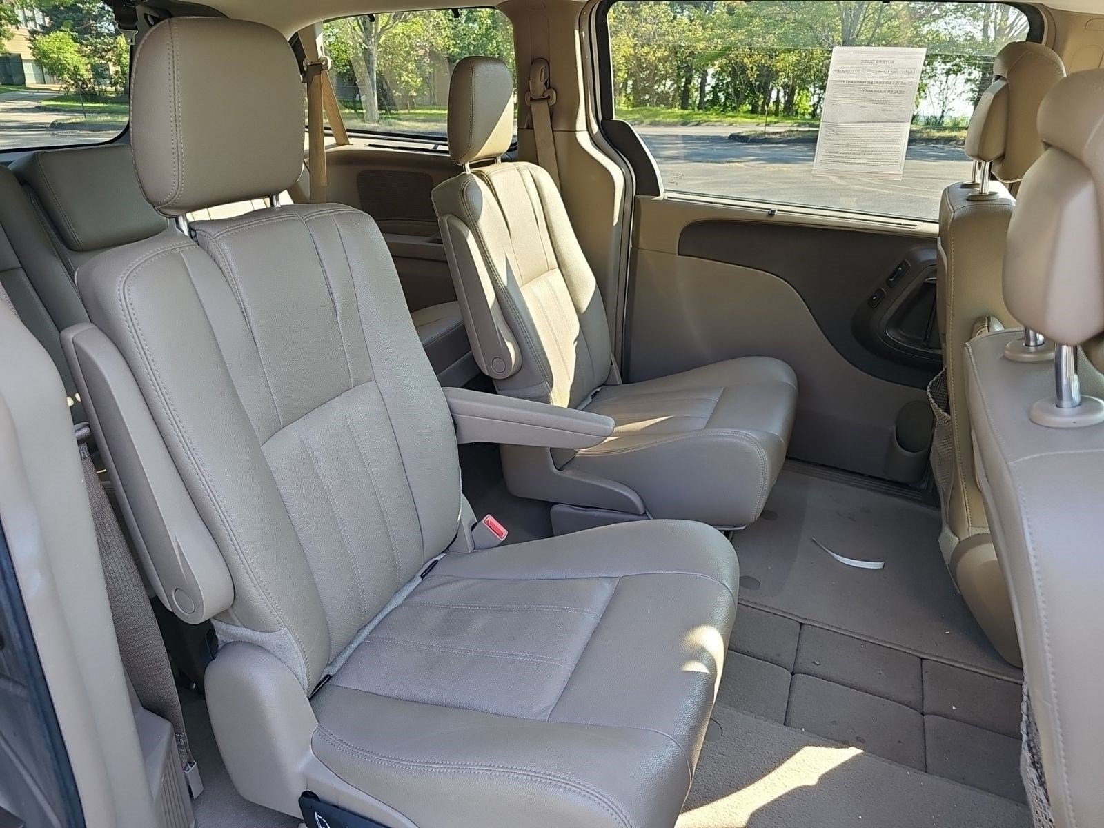 Used 2016 Cashmere/Sandstone Pearlcoat Chrysler Touring-L image 14