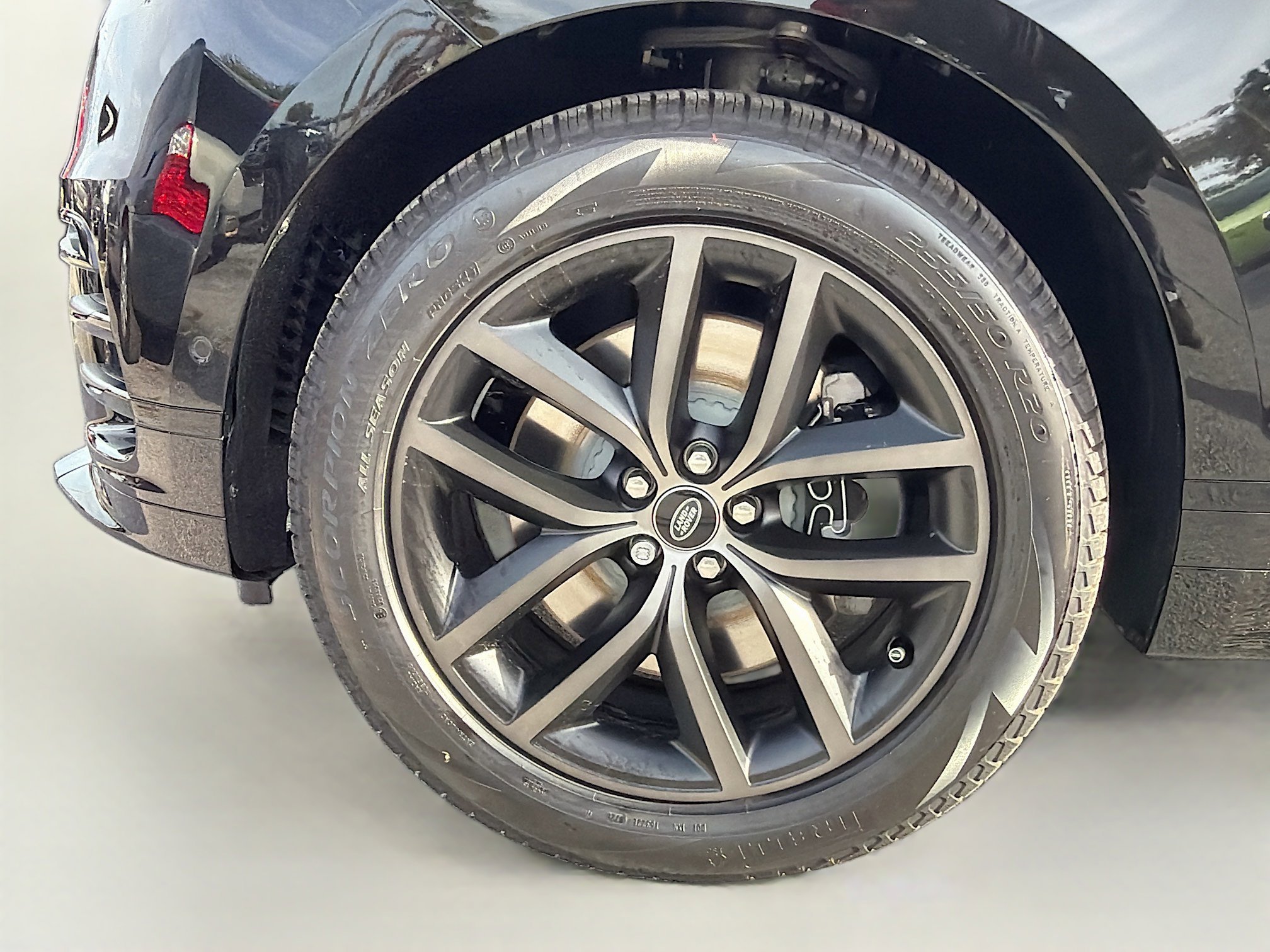 New 2026 Santorini Black Land Rover Belgravia Edition image 39