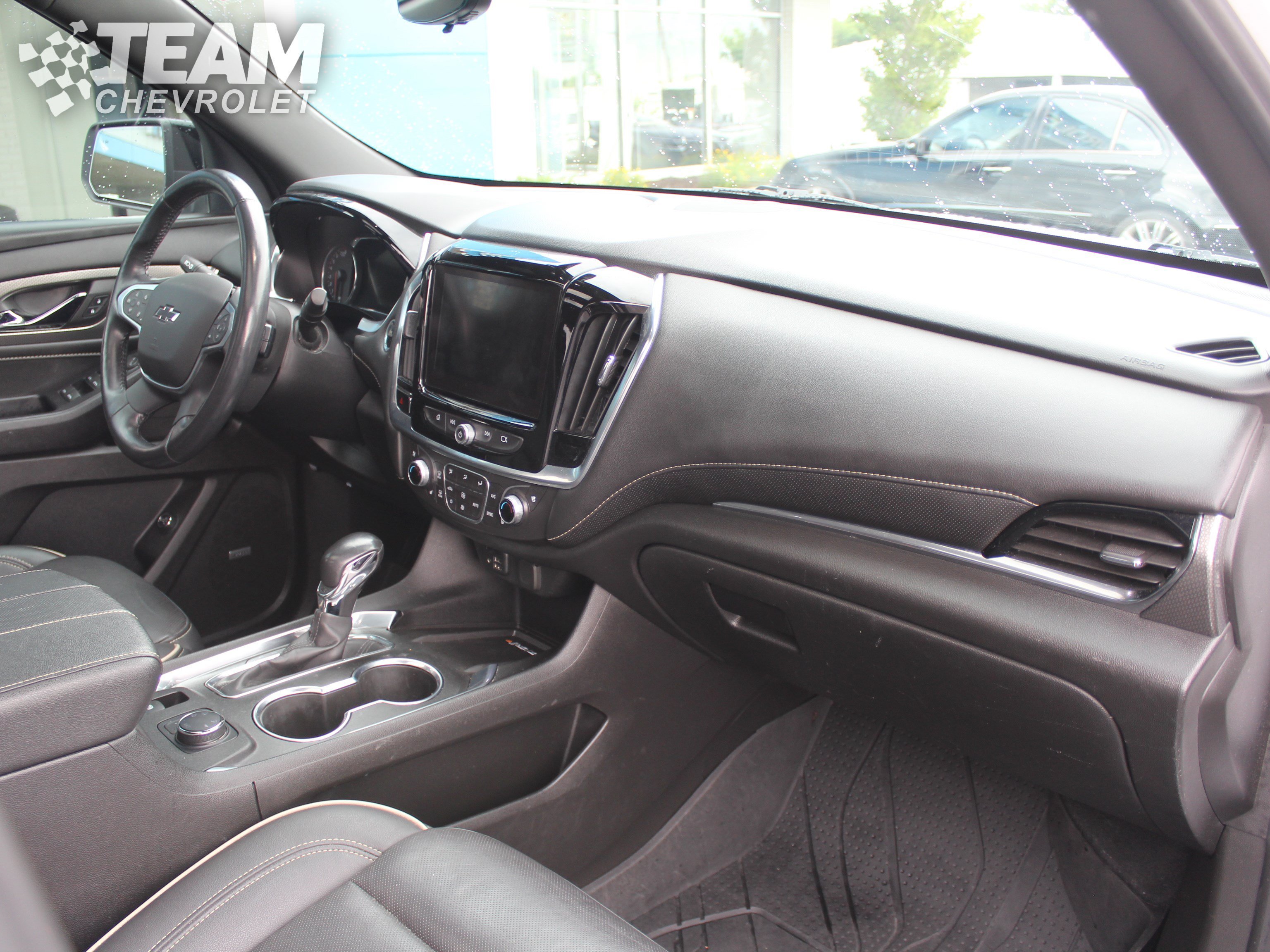 Used 2022 Iridescent Pearl Tricoat Chevrolet Premier image 32