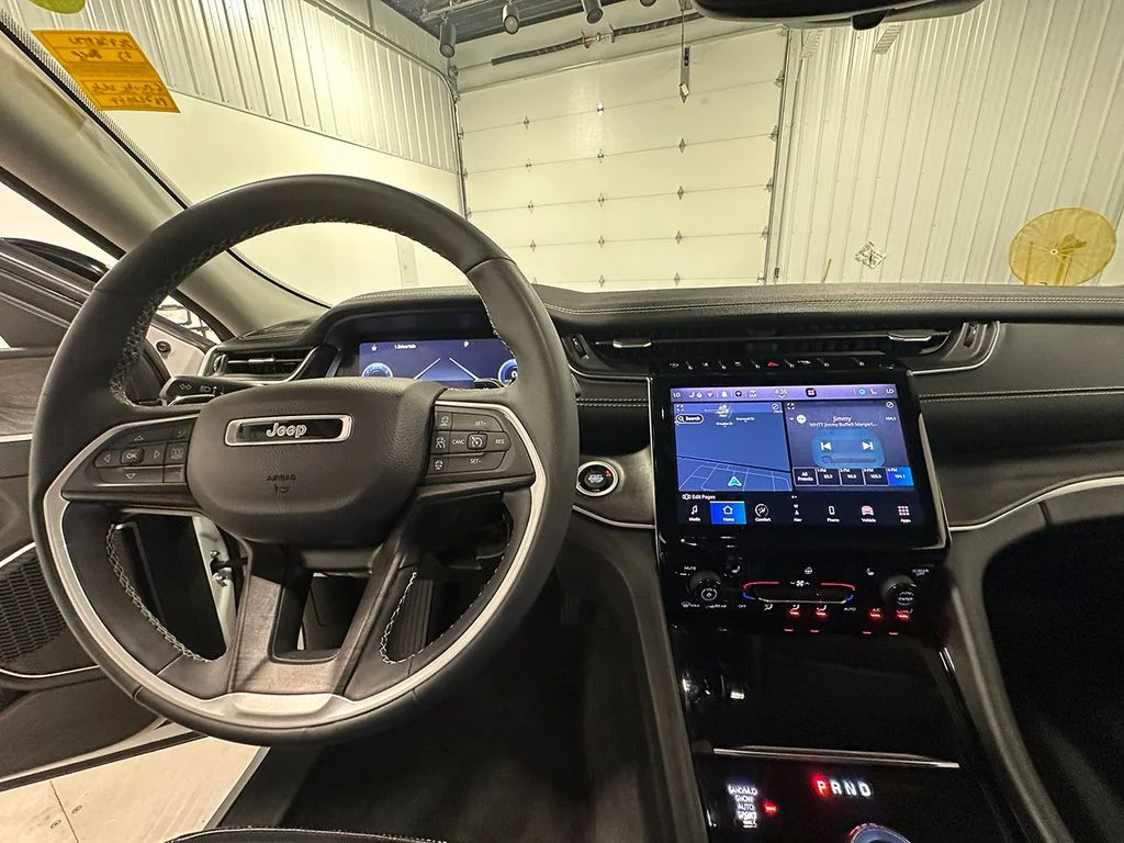 Used 2023 White Jeep Limited image 41