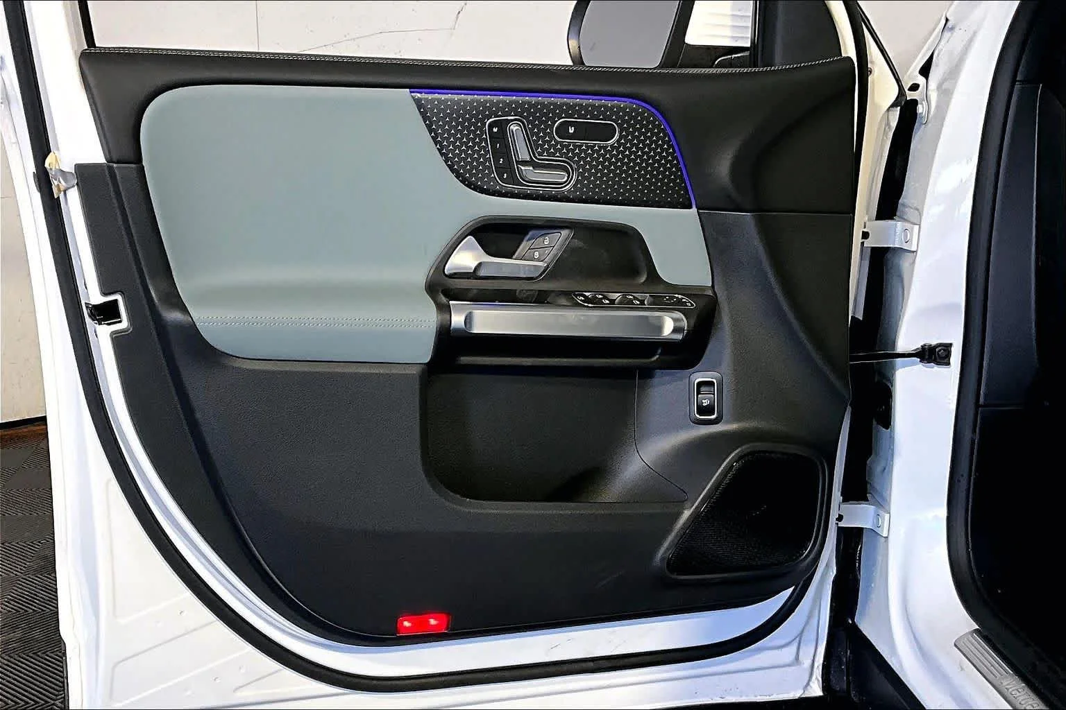 New 2026 Polar White Mercedes-Benz GLB 250 image 11