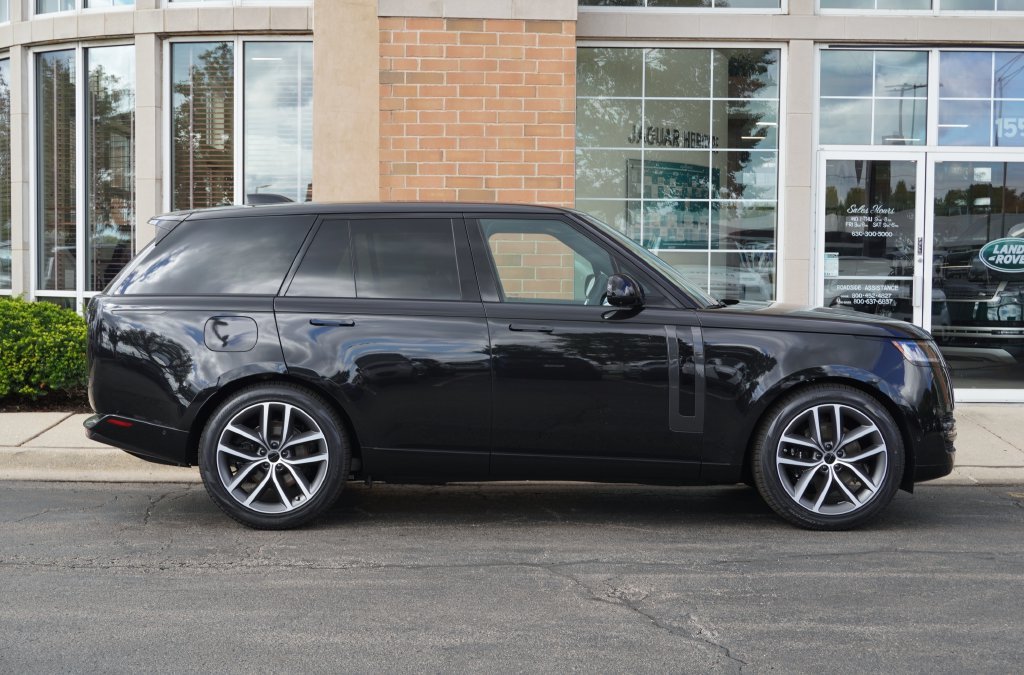 New 2026 Santorini Black Land Rover SE image 6