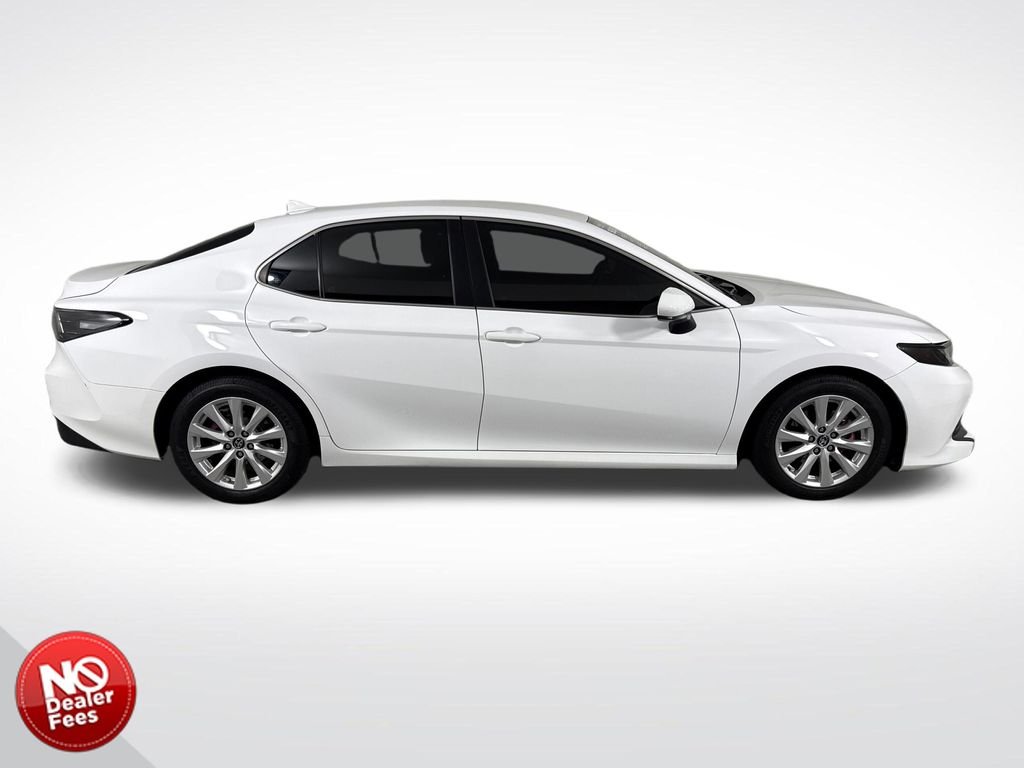 2019 Toyota Camry LE - Photo 2