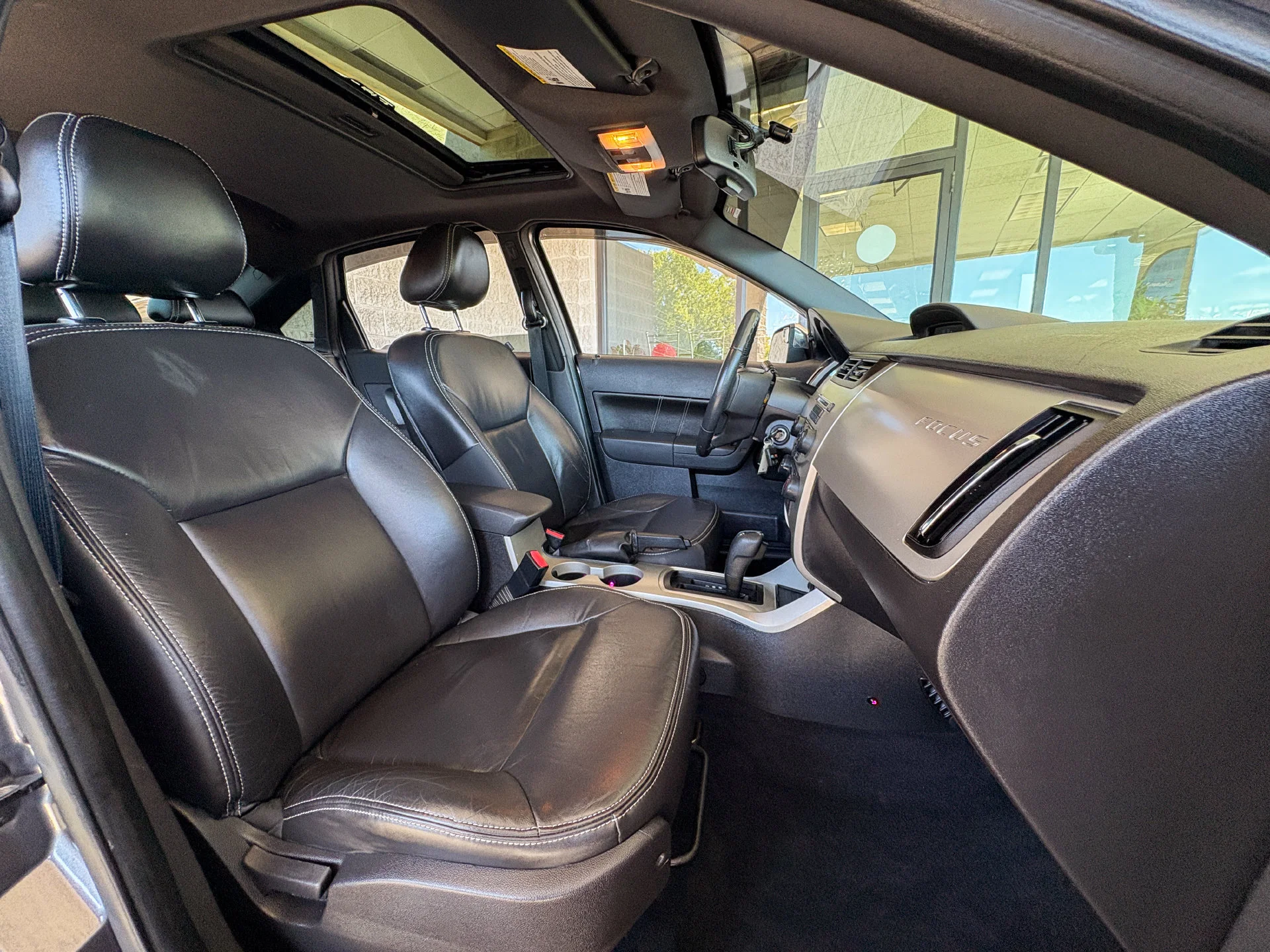 Used 2010 Gray Ford SEL image 18