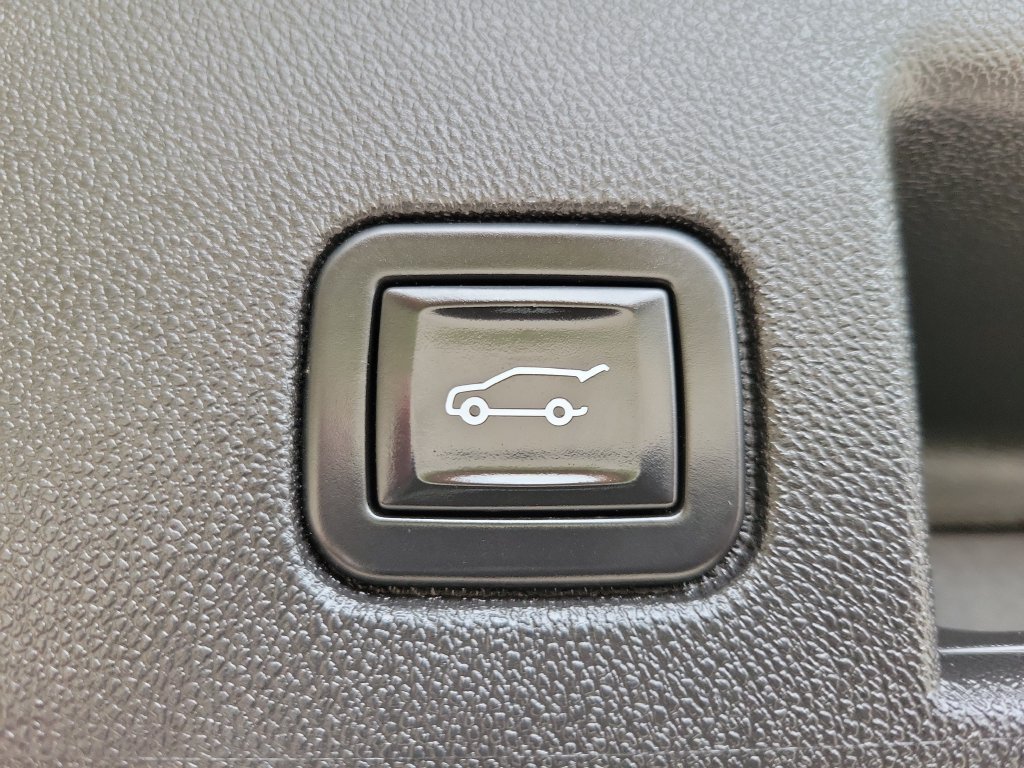 Used 2023 STERLING GRAY METALLIC Chevrolet LT image 9