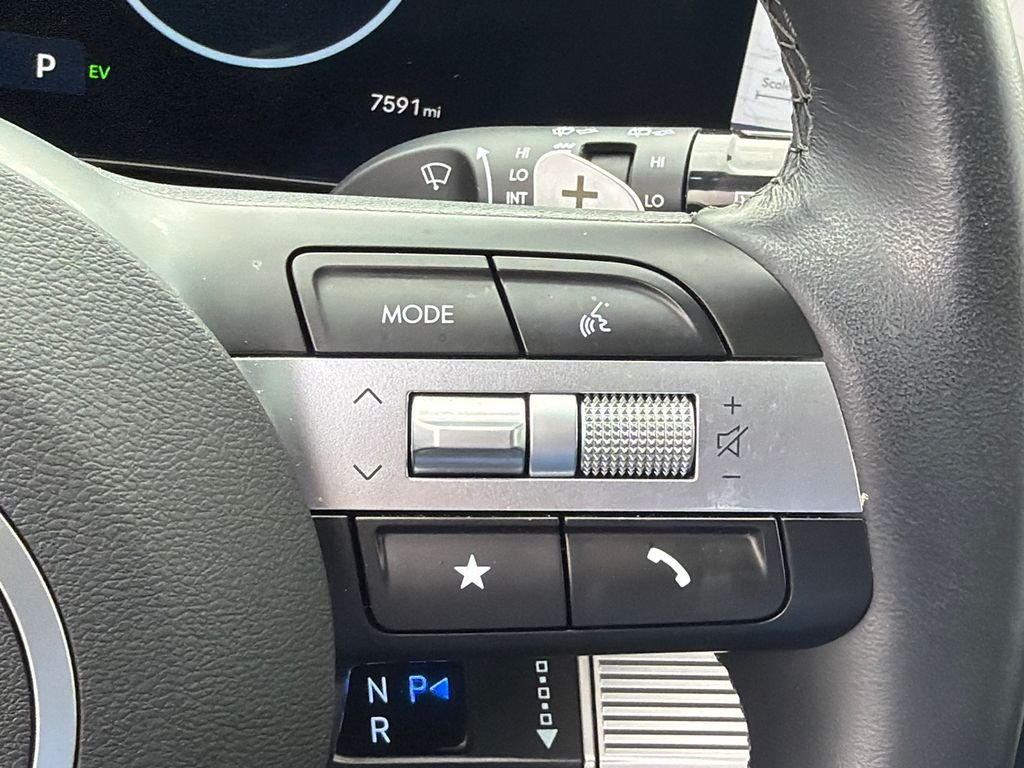 Certified Used 2025 Gray Hyundai SEL Convenience image 26