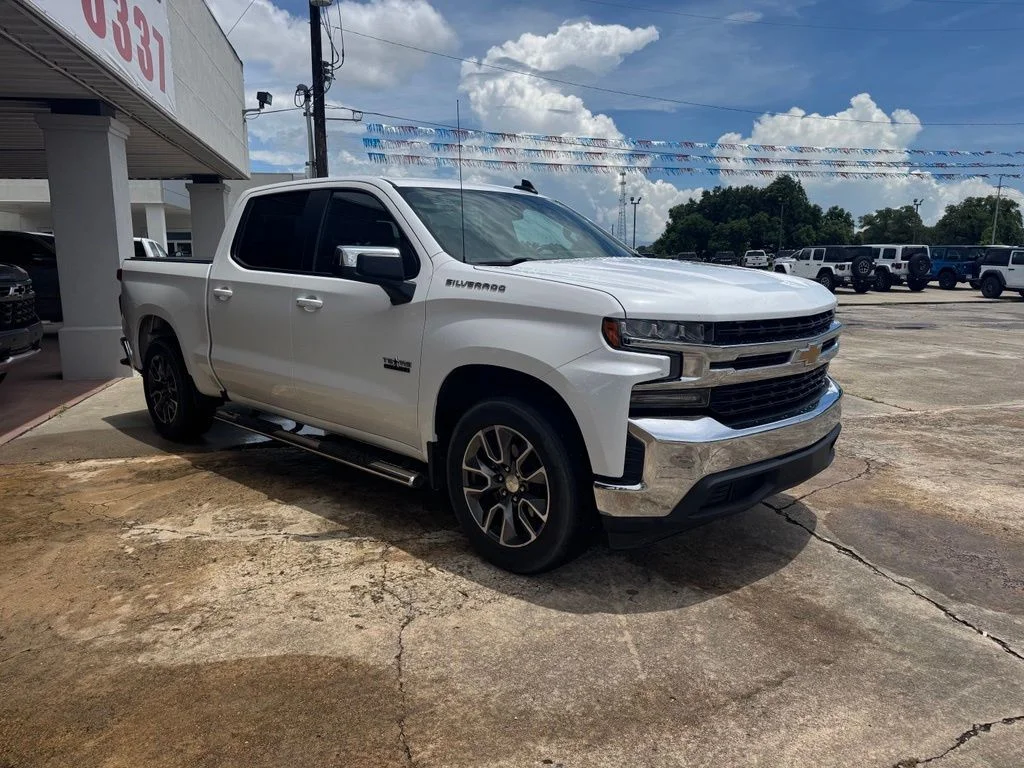 Used 2020 White Chevrolet LT image 11
