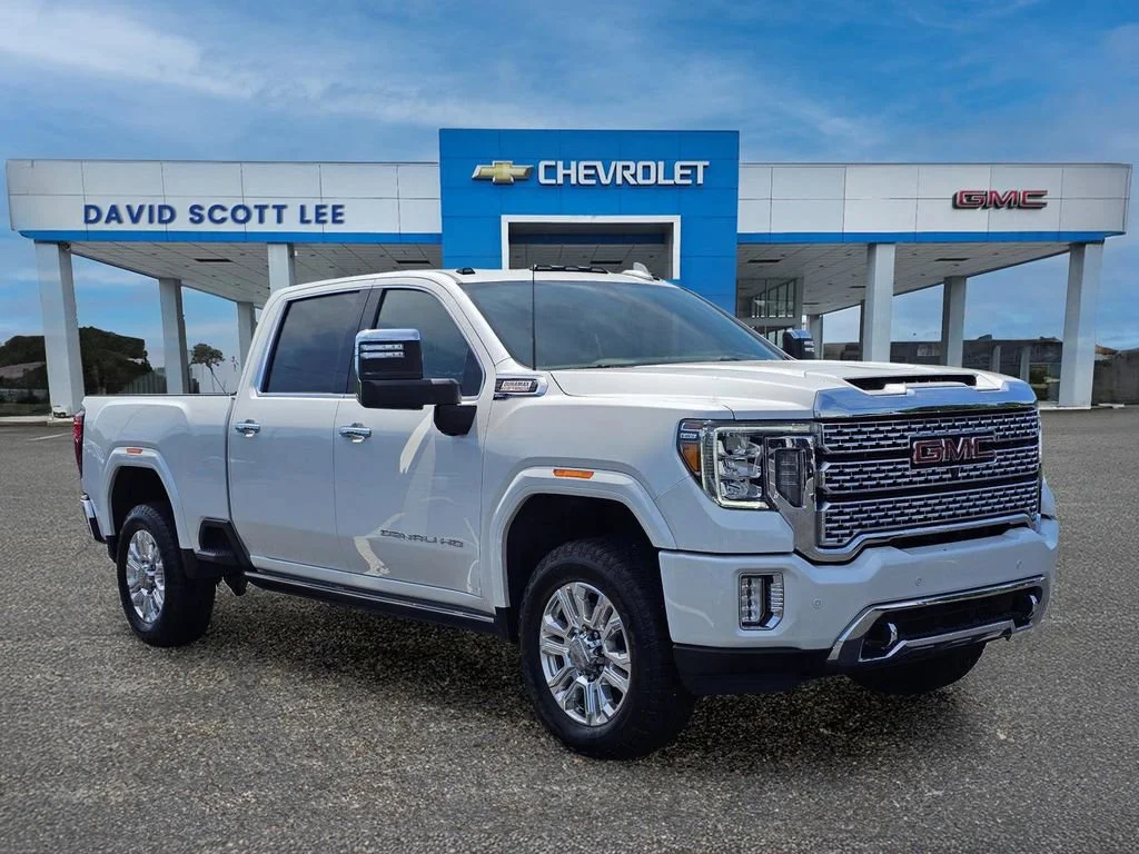 Used 2023 White Frost Tricoat GMC Denali image 5