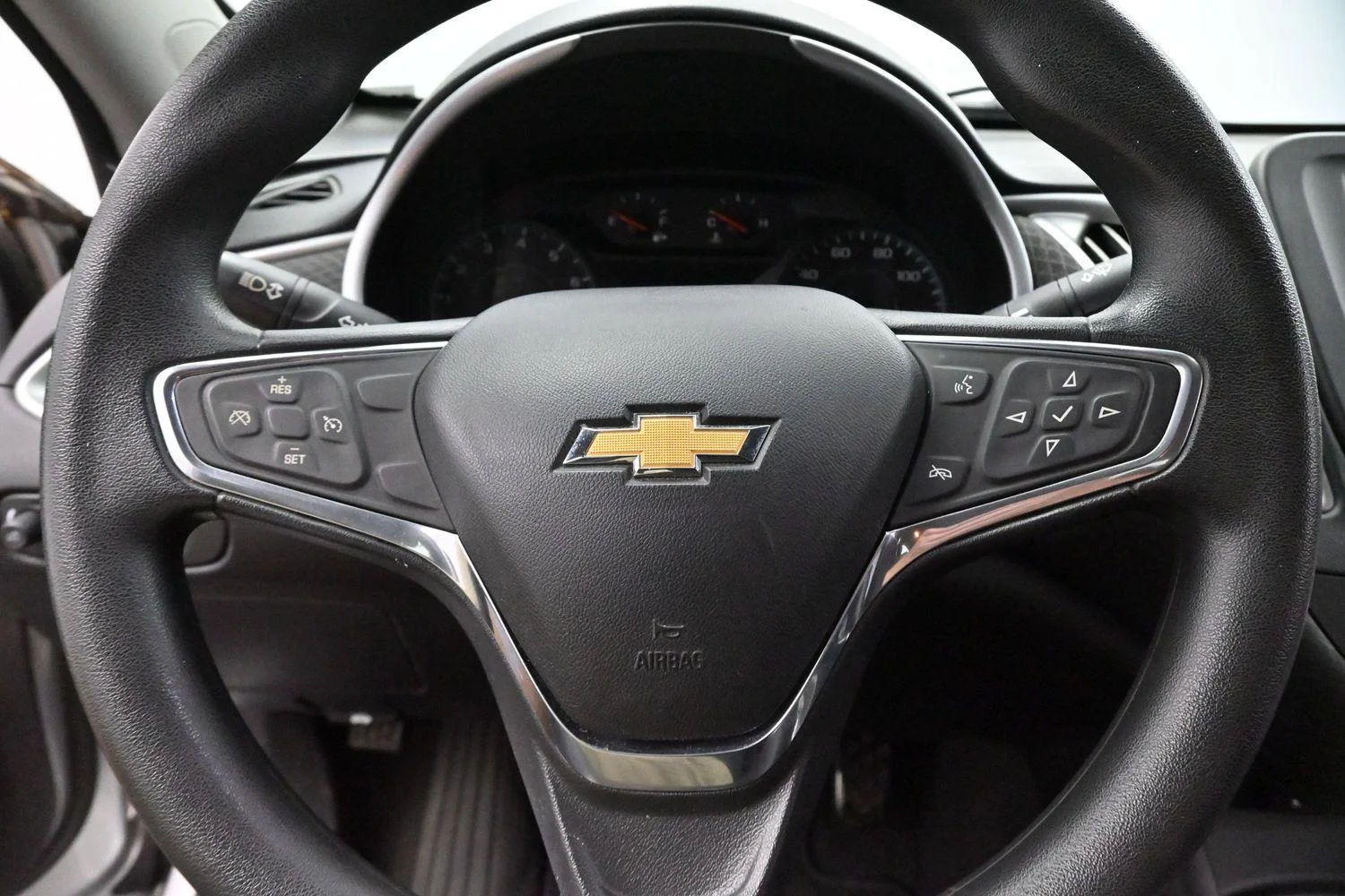 Used 2018 SILVER ICE METALLIC Chevrolet LS image 16