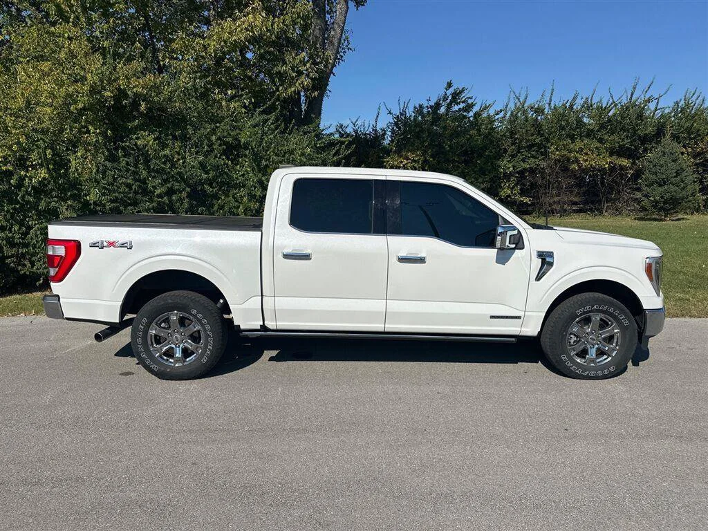 Used 2021 White Ford Lariat image 14