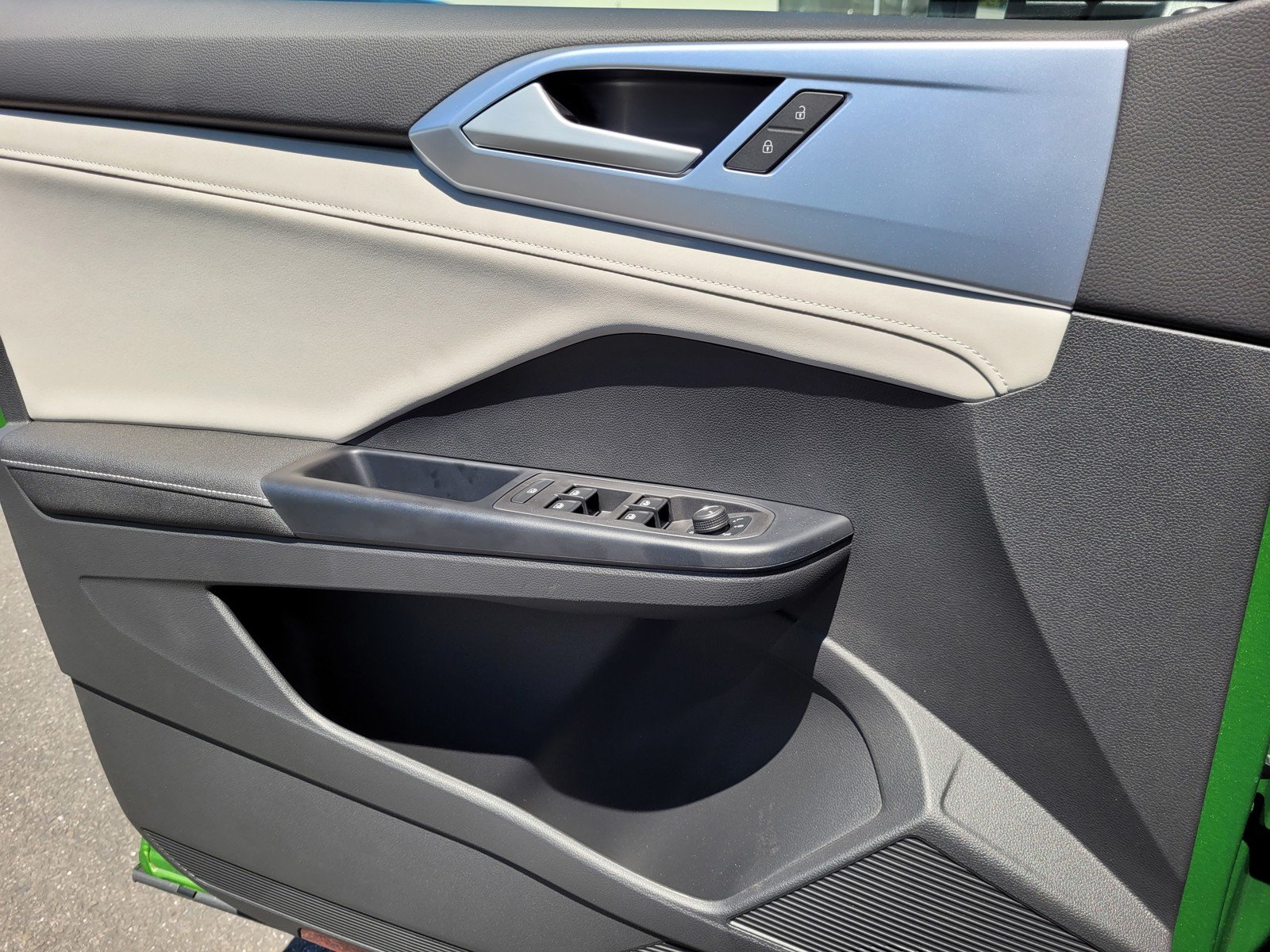 2025 Volkswagen Taos SE - Photo 9