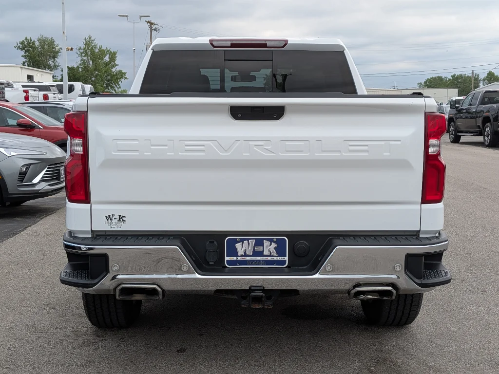 Used 2022 Summit White Chevrolet LTZ image 4