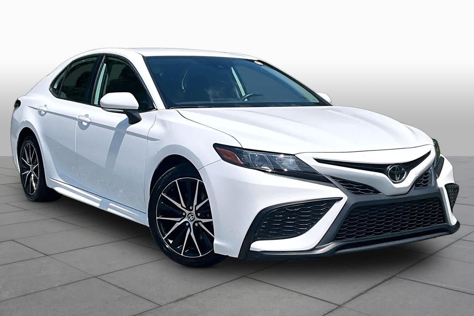 Used 2024 Ice Cap Toyota SE image 3